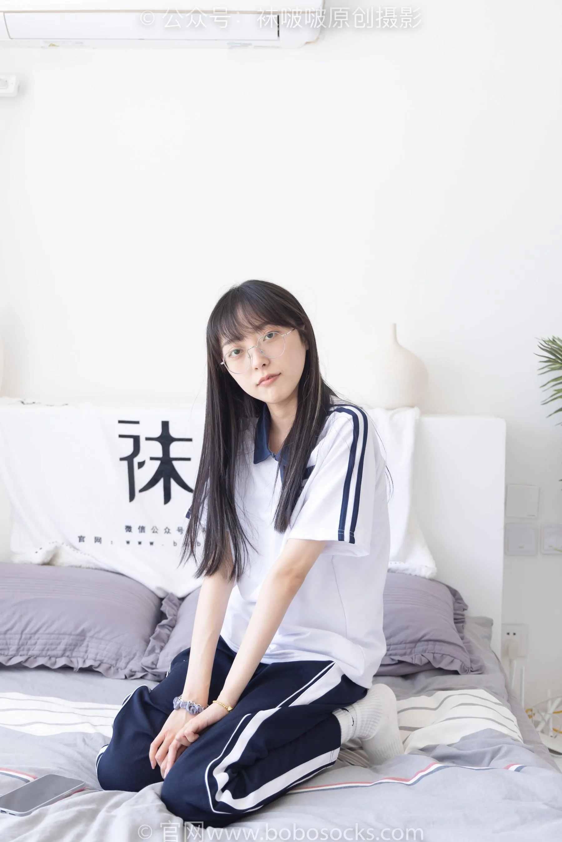 [BoBoSocks袜啵啵]NO.207 稚予-aj板鞋、白棉袜、油亮白丝、校服裤里丝 [87P]插图5
